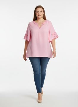 Immagine di CURVY GIRL WITH CUT OUT LACE